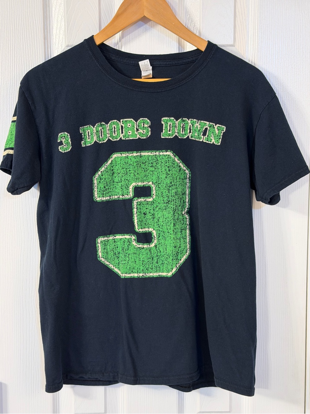 Gildan 3 Piece Suit Kryptonite #3 Graphic T-Shirt Black Green Size M